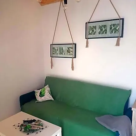 Nad Morzem, Laba Rusinowo Kolo Jaroslawca, Otel *