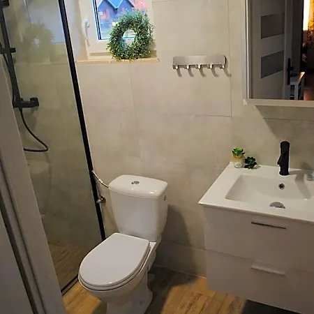 Nad Morzem, Laba Rusinowo Kolo Jaroslawca, Otel