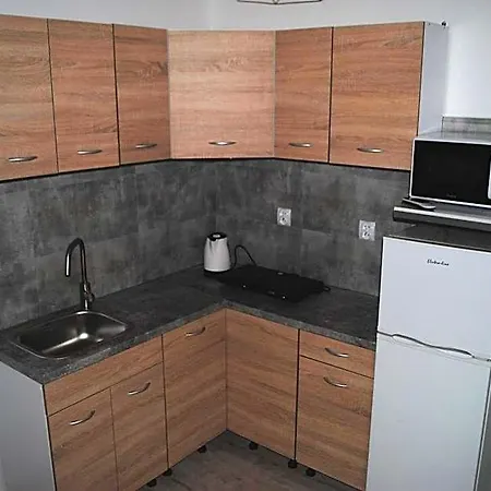Nad Morzem, Laba Rusinowo Kolo Jaroslawca, Otel