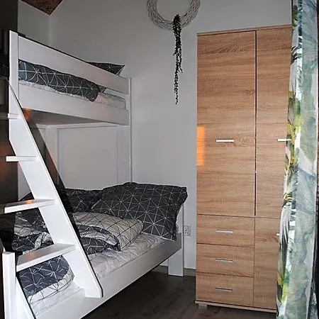 Nad Morzem, Laba Rusinowo Kolo Jaroslawca, Otel *